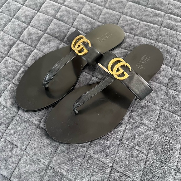 Gucci Sandals Women Size 42 or 12 GG Black Gold Leather Thong Shoe Flat T strap - Picture 13 of 13